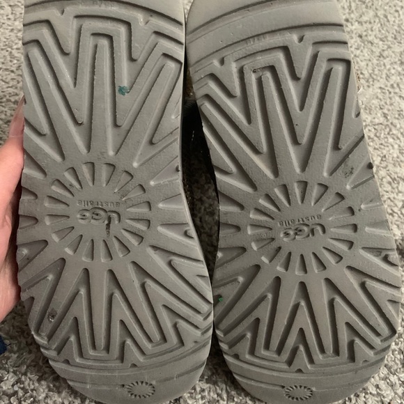 gold sparkly uggs - Picture 4 of 7